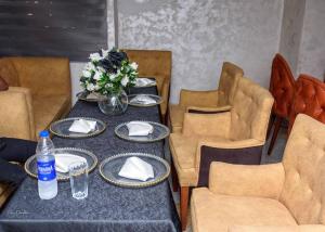 Ruang duduk di Asokoro Hotel, close to Force Hq and Ecowas, Gym, Swimming Pool, Wifi