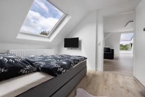 a bedroom with a bed and a skylight at Ferienwohnung 2 in Bad Salzuflen