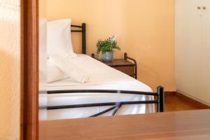 Postel nebo postele na pokoji v ubytování Volos Large Apartment Sea View