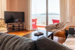 Posezení v ubytování Volos Large Apartment Sea View