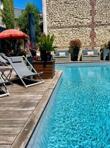 Kolam renang di atau dekat dengan La Loggia Appart'Hôtel & Spa