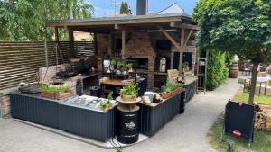 Vonkajšia záhrada v ubytovaní Relax Hotel Stork