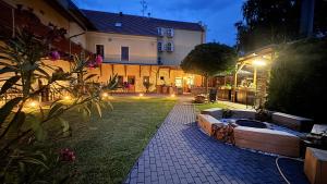 Vonkajšia záhrada v ubytovaní Relax Hotel Stork