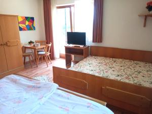 Posteľ alebo postele v izbe v ubytovaní Haus Christof private Ferienwohnungen Nähe Wörthersee und Ossiacher See