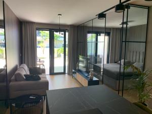 Ein Sitzbereich in der Unterkunft Capitol Suites Exclusive