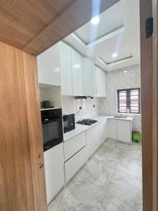 Η κουζίνα ή μικρή κουζίνα στο Candy home