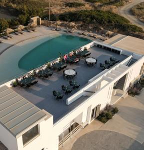 Bazén v ubytování Sundunes Hotel Naxos nebo v jeho okolí
