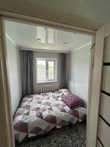 Voodi või voodid majutusasutuse Дом посуточно в Боровом toas +2 fotot