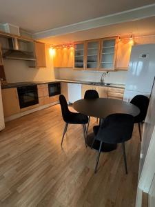 Η κουζίνα ή μικρή κουζίνα στο Kozy apartment close to city center