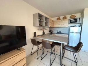 Η κουζίνα ή μικρή κουζίνα στο Valras'Loc - The Wave Terrace