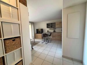 Η κουζίνα ή μικρή κουζίνα στο Valras'Loc - The Wave Terrace