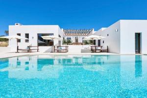 Πισίνα στο ή κοντά στο Charming Villa Haven in Ibiza City, 1241