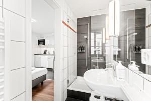 Hotel Hine Adon Fribourg的一间浴室