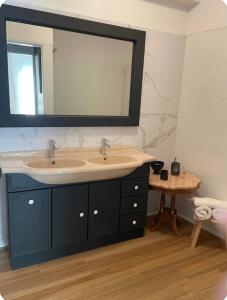 a bathroom with a sink and a mirror at Stay&view Santarém in Santarém