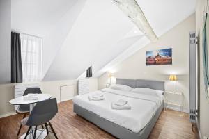 Hotel Hine Adon Fribourg客房内的一张或多张床位