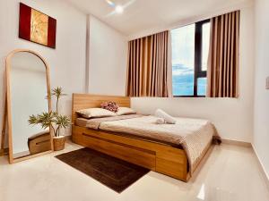 a bedroom with a bed and a window at NhiNhi Homestay in Thôn Văn Dương