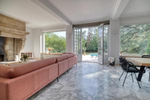 Ruang duduk di Villa Corbière - Piscine Privée