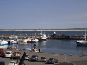 un montón de barcos estacionados en un puerto en Seaside Hotel Thyborøn, en Thyborøn