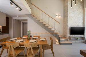 TV a/nebo společenská místnost v ubytování La Divina Luxury Villas