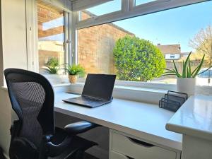 Φωτογραφία από το άλμπουμ του 3BR - Luxury Home Away From Home - Contractor Digs - Near LGW Airport στο Κρόλεϊ
