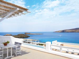 een villa met uitzicht op de oceaan bij Mykonos Lolita, A Grecotel Resort to Live in Agios Sostis Mykonos +72 foto's