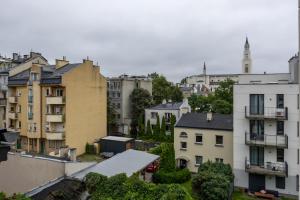 una vista aérea de una ciudad con edificios en Praga Apt - 45m2, French Balcony - by Rentujemy, en Varsovia