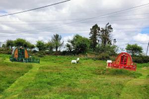 Herní místnost nebo prostor pro děti v ubytování St Austell Glamping Pod with Spa Pool and Pets Ok + 8 fotografií