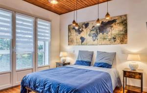 Ένα ή περισσότερα κρεβάτια σε δωμάτιο στο Awesome Home In Pirou With Wifi +8 φωτογραφίες