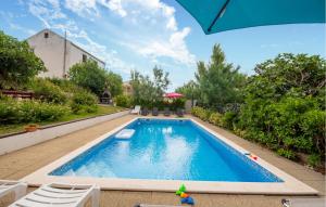Πισίνα στο ή κοντά στο Amazing Apartment In Stara Vas