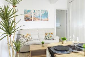 Χώρος καθιστικού στο TrendyHomes El Faro de Almería +10 φωτογραφίες