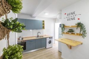 Η κουζίνα ή μικρή κουζίνα στο TrendyHomes El Faro de Almería