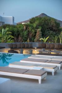 Hồ bơi trong/gần Villa Maria Paros
