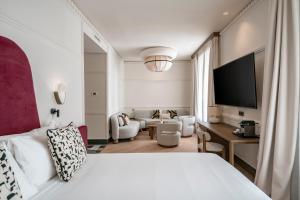 a bedroom with a bed and a living room at Vincci Soho in Madrid