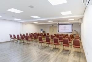 Área de negócios e/ou sala de conferências em BH Jaraguá Hotel