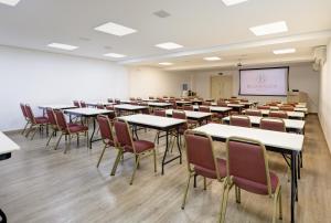 Área de negócios e/ou sala de conferências em BH Jaraguá Hotel
