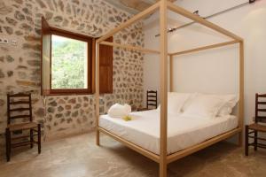 En eller flere senge i et værelse på 5-Star Elegance Awaits: Mallorca Villa 1008 + 12 billeder