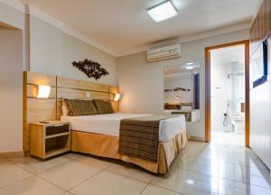 Cama ou camas em um quarto em BH Jaraguá Hotel