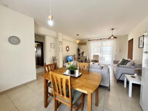 Χώρος καθιστικού στο STAY Sunny Palms Penthouse