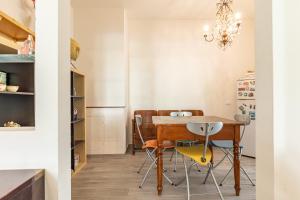 a dining room with a table and chairs at La Magnolia in Montecatini Terme +39 photos