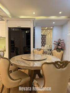 Χώρος καθιστικού στο Nevara Residence Hue