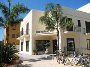 a building with bikes parked in front of it at Hotel Sikania in San Vito lo Capo