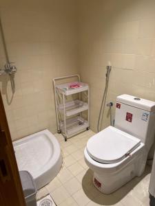 Koupelna v ubytování استراحة شاطي النخيل مطله على البحربدون مسبح + 9 fotografií