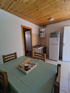 Η κουζίνα ή μικρή κουζίνα στο Cabañas Maturrango - Jáchal, San Juan