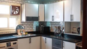 Dapur atau dapur kecil di Premium Swiss Residence Dokki +19 gambar