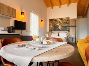 a dining room with a table and a bed at Maso Valèr - Agritur in Tassullo