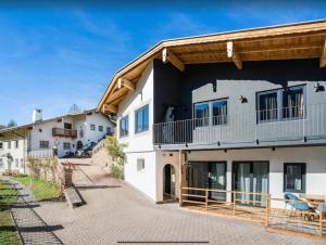 塞费尔德附近赖特The Alpine No 7的享有带木屋顶的房屋的外部景色