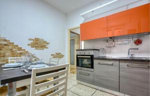Η κουζίνα ή μικρή κουζίνα στο Cozy Apartment In Chiavari With Wifi