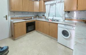 Η κουζίνα ή μικρή κουζίνα στο Pet Friendly Home In Arcos De La Frontera