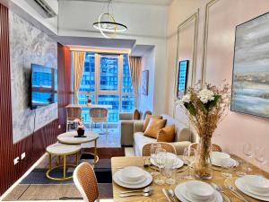 Μια τηλεόραση ή/και κέντρο ψυχαγωγίας στο Grand Deluxe 3BR with Bathtub in Uptown BGC