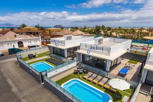 Bazén v ubytování Villa Alana by Villa Plus nebo v jeho okolí